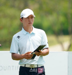 [골프in포토] 김영수, 꼼꼼하게