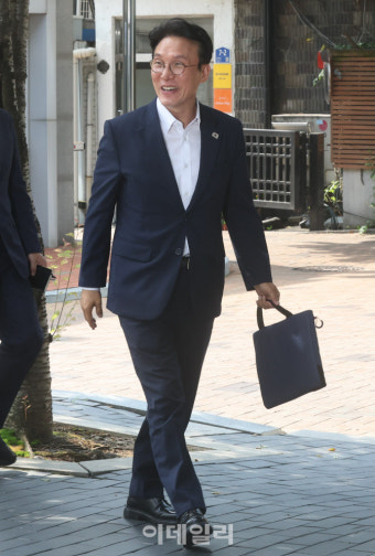 [포토]김민석 총리 후보자, 청문회 사무실로 이동