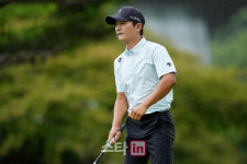 [골프in포토]김영수,연습하며 기다린다