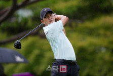 [골프in포토]김영수,강한 연습 스윙