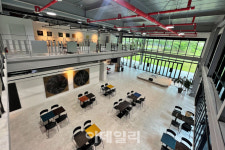 [MICE 핫플] 산단에 세계 최대 옻칠예 미술관…인싸 핫플 신기한 공장