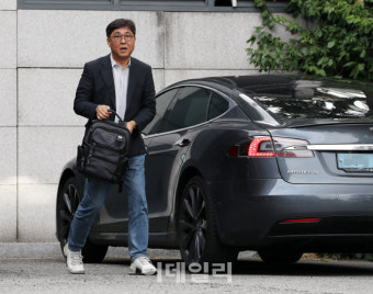 [포토] 인사청문회 사무실 첫 출근하는 최휘영 장관 후보자