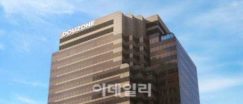 [마켓인]글로벌 PEF 눈독에도 더뎌지는 더존비즈온 매각