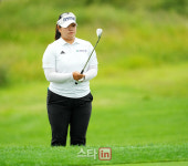 [골프in 포토] 송은아,칩인을 조준한다