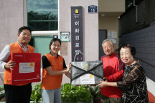 한화 글로벌부문, 경로당에 추석 선물세트 전달