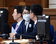[포토]윤석열 전 대통령 배우자 김건희 여사의 첫 재판