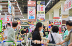 [포토] 하나로마트 양재점, 추석 용품 구매하는 소비자