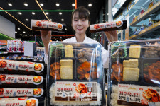 세븐일레븐, 제주흑돼지로 ‘간편식 관광 코스’ 만든다