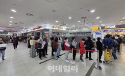 (주)엘에스씨푸드 이마트왕십리점 | “이마트 매대가 갑자기 텅” 삼겹살 오픈런…왕십리에 무슨일이[르포]