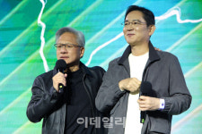 [포토] '지포스 게이머 페스티벌' 인사하는 젠슨 황과 이재용