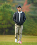 [골프in 포토] 김영수,쌀쌀한 아침 미소 인사