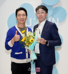 [포토]김준오 대표-이명승 자문위원,위촉패 전달식