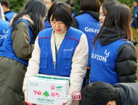 [포토]골프존 임직원,무거워도 문제 없어요
