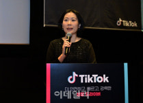 AI가 생성한 가짜 콘텐츠 범람…틱톡, 2.8조원 들여 잡아낸다
