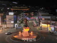 바다에 흘려보낸 을사년…여수의 야경을 걷다
