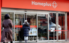 홈플러스 구조조정에 올리브영·다이소 대규모 매장 재편…왜