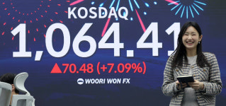 코스닥, 4년 만에 천스닥 회복…이차전지가 끌고 바이오가 밀고