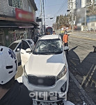 운전 중 미상 물체 날아와...조수석 50대 아내 숨져