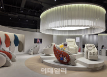 누워보면 못 일어나요…헬스케어 맛집 된 세라젬 체험 매장