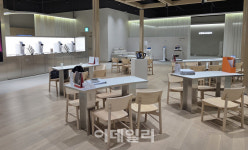 누워보면 못 일어나요…헬스케어 맛집 된 세라젬 체험 매장