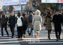 [포토] 쌀쌀한 출근길