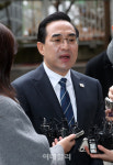 [포토] 취재진에 발언하는 박홍근 장관 후보자