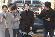 강선우 '공천헌금' 의혹 구속 후 첫 경찰 조사 …7시간 30분 만에 종료(종합)