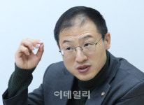 [속보]민주당 울산시장 후보 경선서 김상욱 승리
