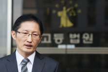 21년 옥살이 낙동강변 살인 누명 피해자들, 위증 경찰관들 고소