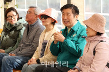 [포토] 주민과 소통하는 전성수 서초구청장