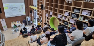 김홍 작가, 중화문학도서관 상주작가 2년 연속 활동
