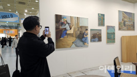 찜해둔 작가·작품에 몰렸다…미술시장 부활 기대엔 못 미쳐