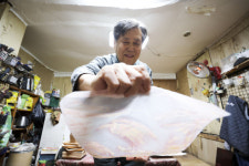 78세 명장이 깎아낸 세월의 빛...K공예 알릴 것