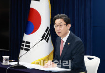 1만피 기틀·포용 금융 선도…존재감 커진 이억원의 금융위