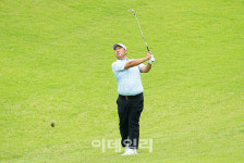 [포토] 타구 바라보는 백석현