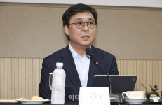 [포토]모두발언하는 최휘영  K-축구 혁신위 공동위원장