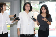 침묵하는 용혜인…출근 사흘째 새 논란 또 불거져