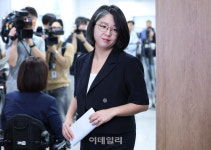 [포토]용혜인, '자진 사퇴...결단해달라는 與 의사 전달받아'
