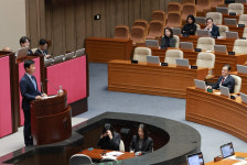 '전두환 내란' 발언 본회의 충돌…박균택 