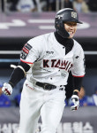 우승해도 멈추지 않는 KT…최원준 204안타 신기록에 8연승 질주