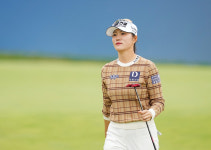 '이글 2방' 유해란, BMW 레이디스 챔피언십 단독 선두…'시즌 3승 정조준'