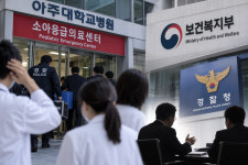 경찰 압수수색에 사직 예고한 아주대병원 의료진…정부 수습 나서