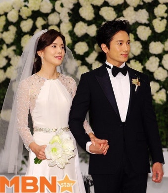 지성 이보영 결혼 `꼭 잡은 두 손` [MBN포토]
