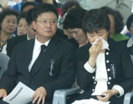 故육영수여사 31주기 추도식…박근혜 대표-지만씨 등 참석