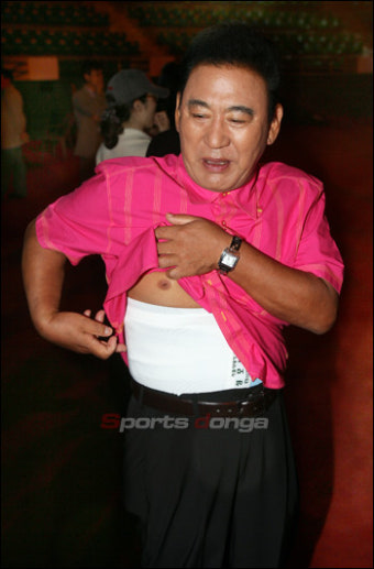 ‘붕대투혼’ 현철 “무대에서 쓰러질때까지…”