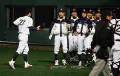 서울고, ‘16강행 막차...안성무 8이닝 무실점 역투