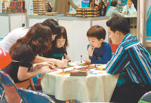 보드게임 활짝 펴고…“논리야 놀자”