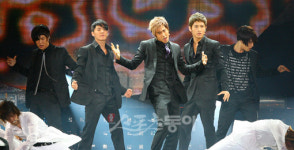 [포토] 동방신기 ‘컴백 무대도 화끈’