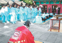 갓 쓰고… 봇짐 메고… 과거로 떠나 과거시험 도전