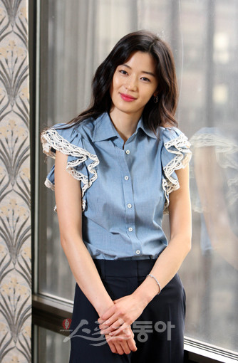 전지현, 다양한 분야서 활약 중! 화제의 주얼리 모델에서 팀랩: 라이프 전시까지
